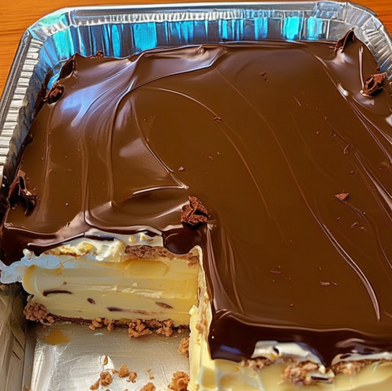 No-Bake Chocolate Eclair Cake (The Cool & Creamy Crowd-Pleaser)