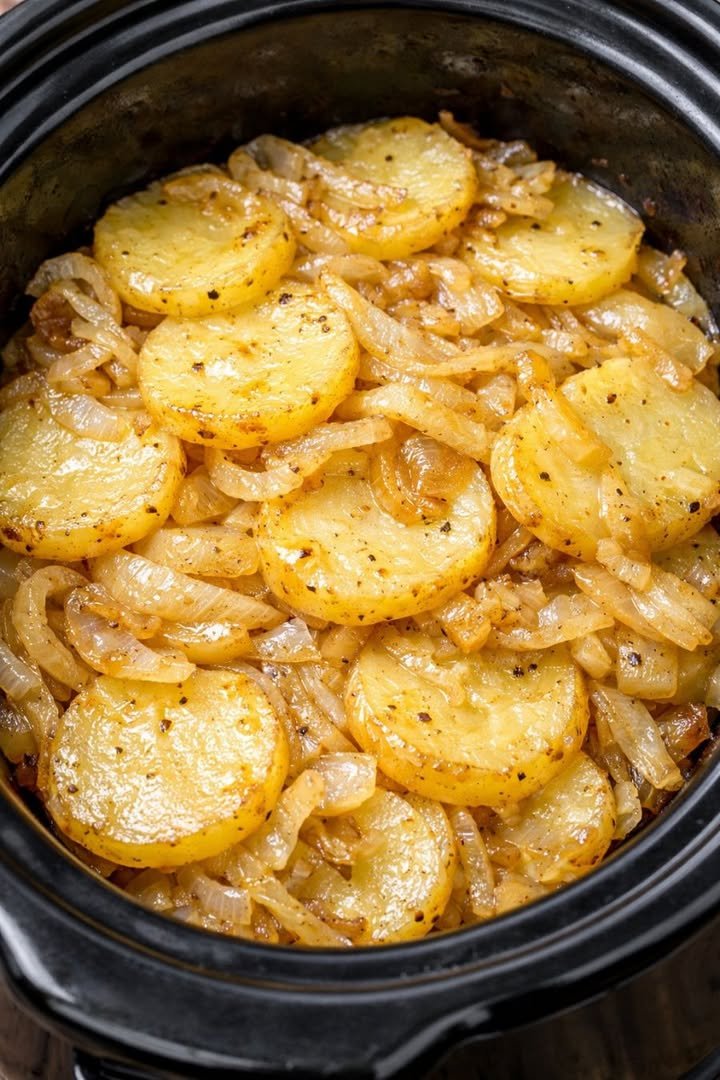 Slow Cooker Potato and Onion Bake: A Cozy, Set-It-and-Forget-It Classic