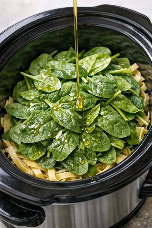 Slow Cooker Spinach Pasta Primavera: A Fresh and Creamy Vegetable Pasta