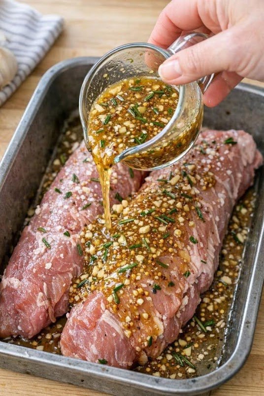 The 5-Ingredient Garlic Rosemary Pork Tenderloin: Simple, Juicy, and Full of Flavor
