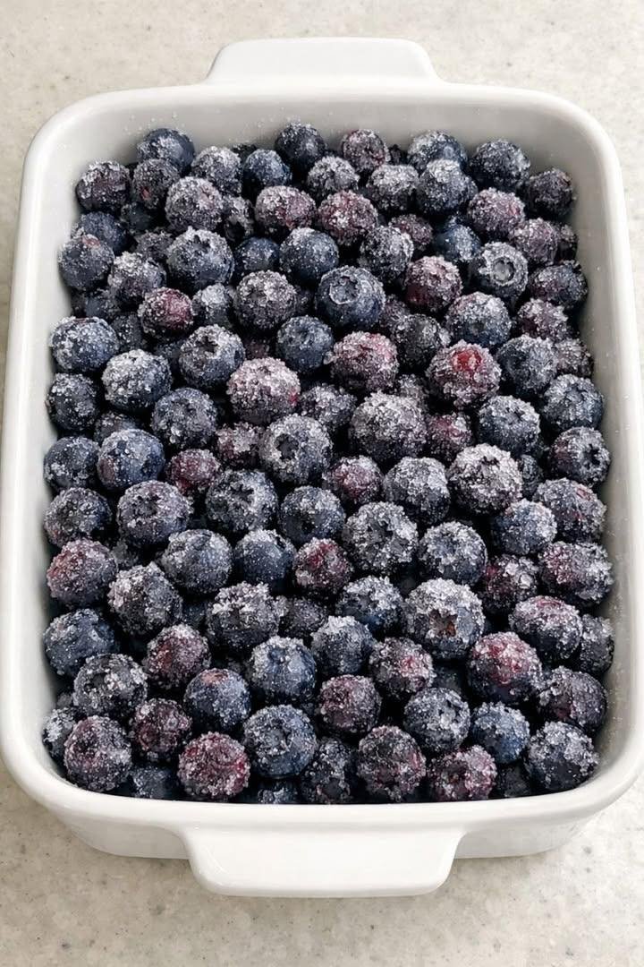 Blueberry Cobbler Dump Cake – The Easiest 4-Ingredient Dessert Your Family Will Beg For